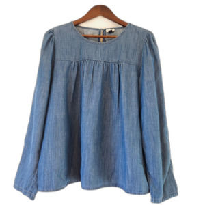 J Crew Blue Denim Chambray Pop Over Pleated Top Women's L Button Closure on Back